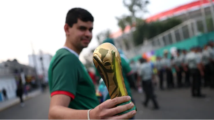 Torcedor mexicano nos arredores do Estádio Azteca