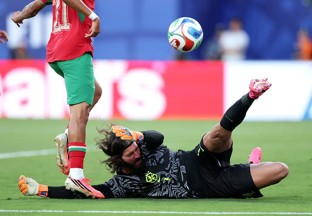 Alisson durante a partida do Grupo C da Copa do Mundo 2026 entre Brasil e Marrocos. (Photo by Kevin C. Cox/Getty Images)