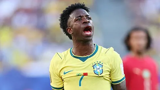 Vini Jr. em campo pela Seleção Brasileira. (Photo by Dan Mullan/Getty Images)