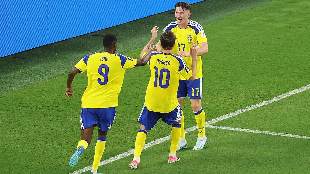 Gyokeres comemora seu gol contra a Tunísia – (Photo by Carl Recine/Getty Images)