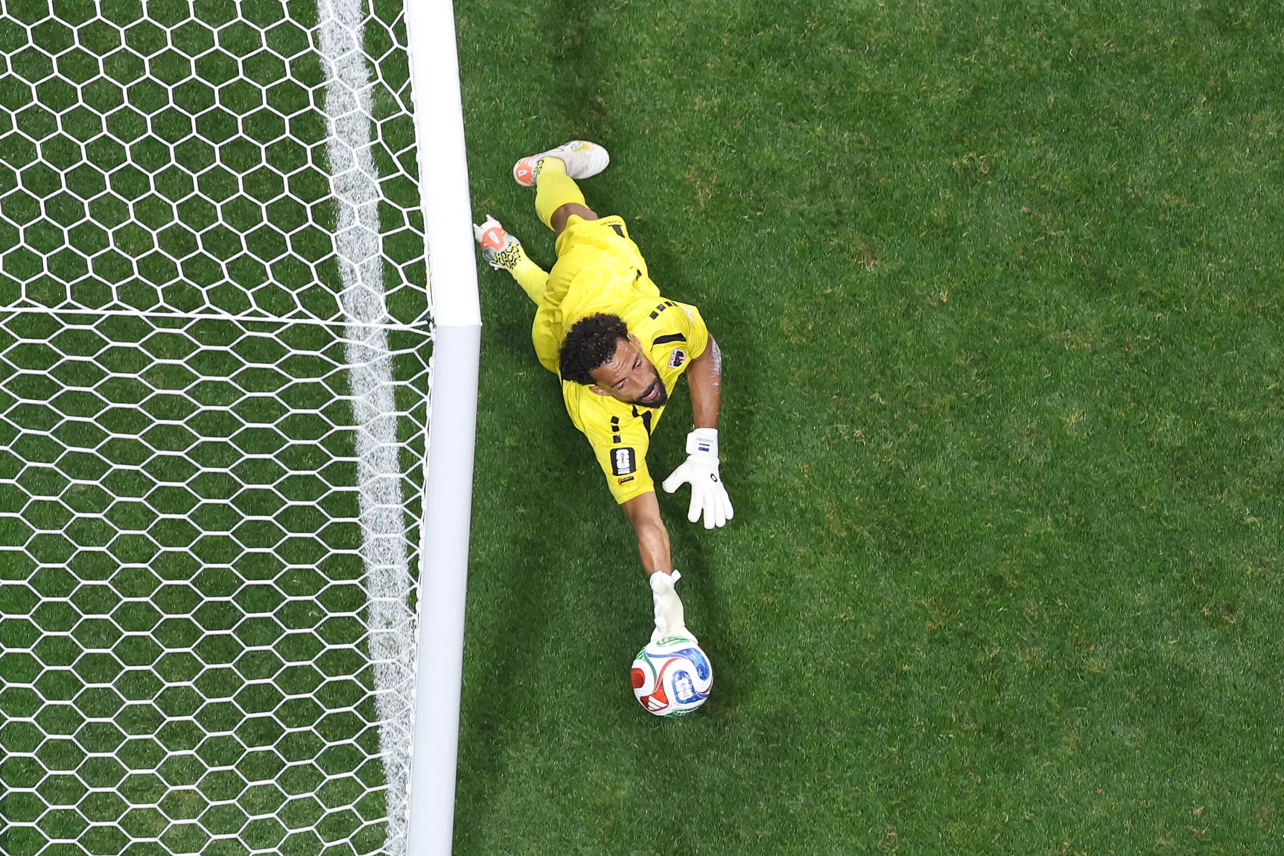 Goleiro de 40 anos parou Lamine Yamal e Cia e fez incríveis oito defesas ao longo dos 90 minutos – Foto: Justin Setterfield/Getty Images
