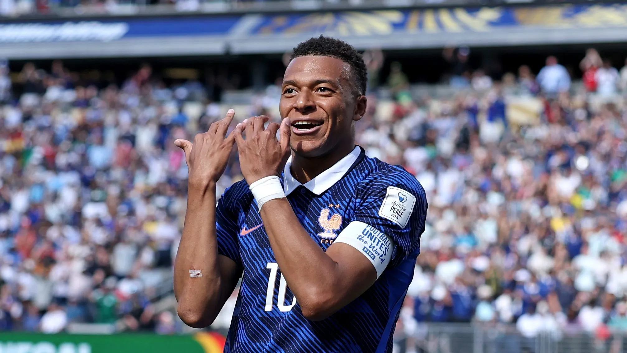 Mbappé durante partida entre França x Senegal