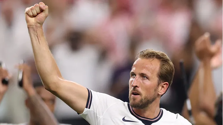 ARLINGTON, TEXAS - JUNE 17: Harry Kane #9 of England applauds fans after the 4-2 win during the FIFA World Cup 2026 Group L match between England and Croatia at Dallas Stadium on June 17, 2026 in Arlington, Texas. (Photo by Michael Steele/Getty Images)