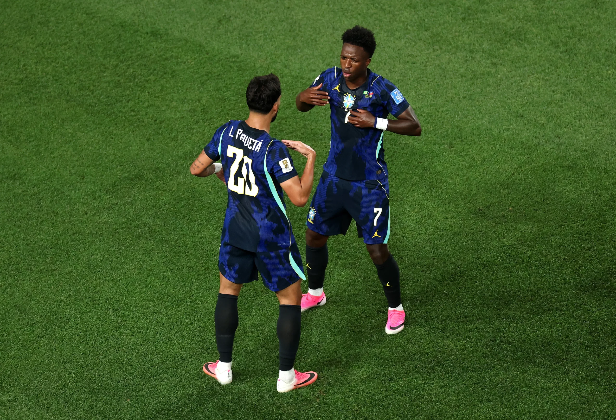 Entrosamento de Paquetá e Vini Jr ajudou Brasil a conquistar primeira vitória na Copa – Foto: Kevin C. Cox/Getty Images