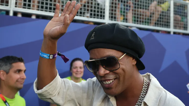 Ronaldinho deve retornar ao futebol em projeto com clube da Itália