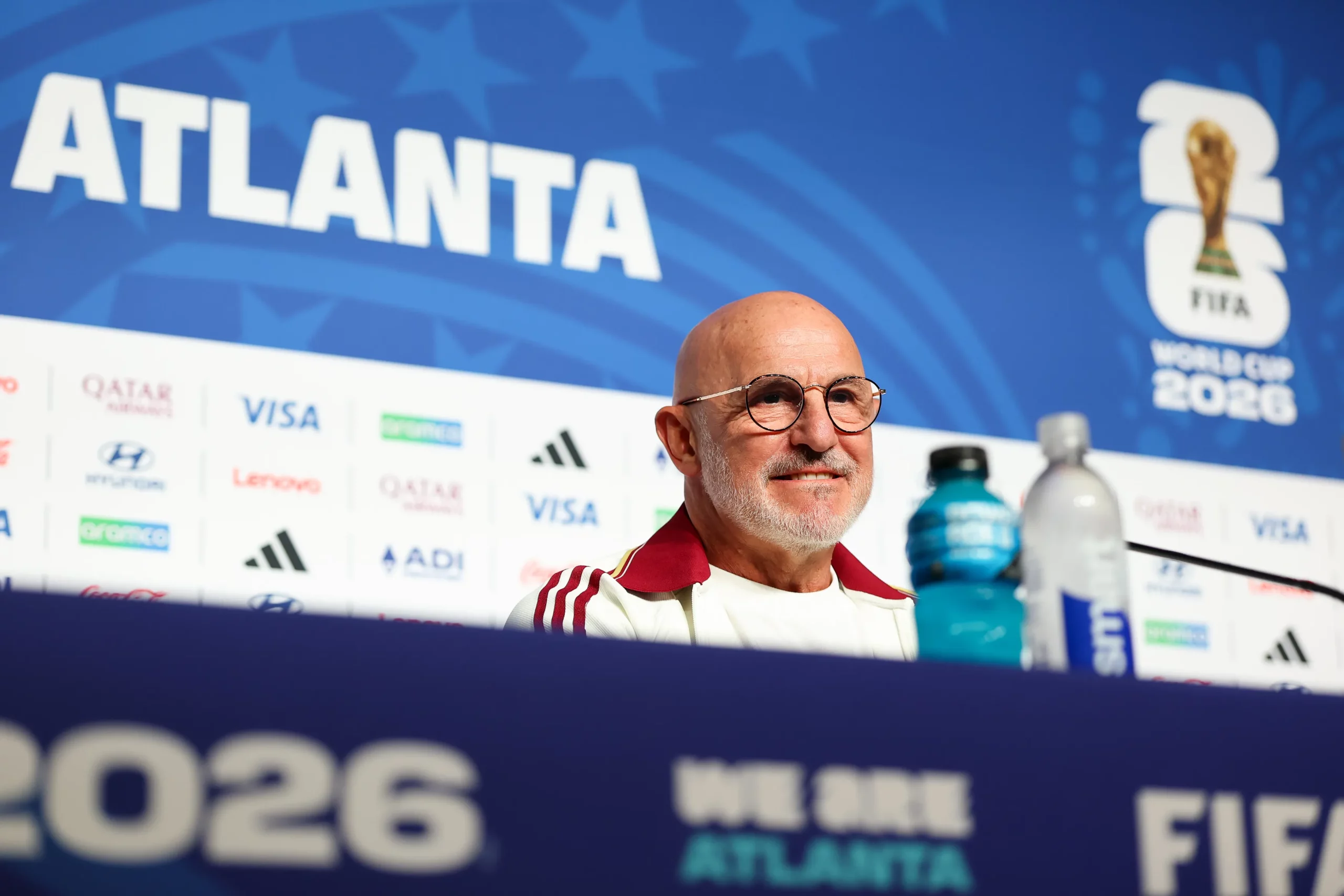 ATLANTA, GEORGIA – JUNE 20: Luis De La Fuente, Head Coach of Spain, speaks with the media during the conference of Spain one day ahead of the FIFA World Cup 2026 Group H match between Spain and Saudi Arabia at Atlanta Stadium on June 20, 2026 in Atlanta, Georgia. (Photo by Florencia Tan Jun/Getty Images)
