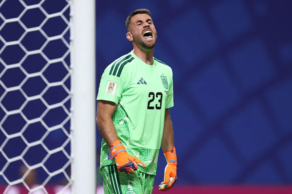 Unai Simón, camisa 23 da Espanha, reage durante a partida do Grupo H da Copa do Mundo da FIFA 2026 entre Espanha e Arábia Saudita. (Photo by Mattia Ozbot/Getty Images)