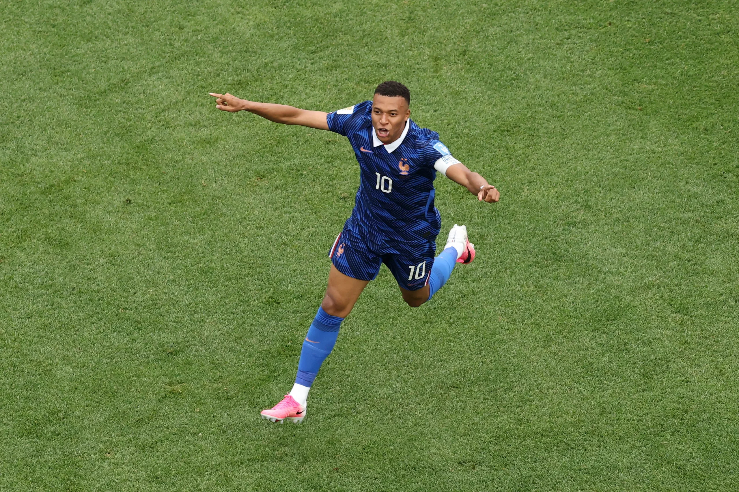 Mbappé marcou terceiro gol nesta Copa contra o Iraque. Foto: Darrian Traynor/Getty Images.
