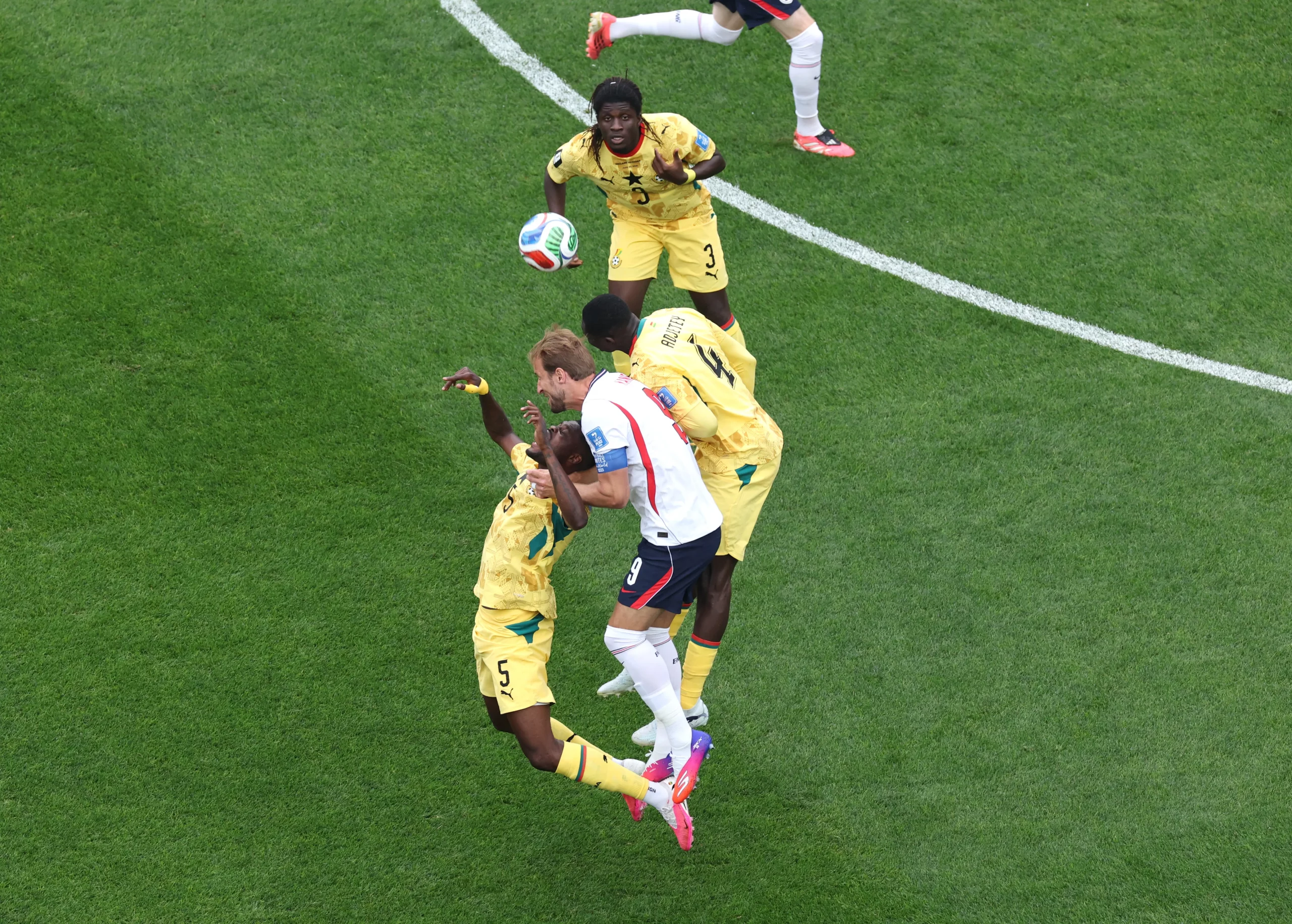 Partey comanda defesa de Gana contra a Inglaterra. Foto: Mattia Ozbot/Getty Images.