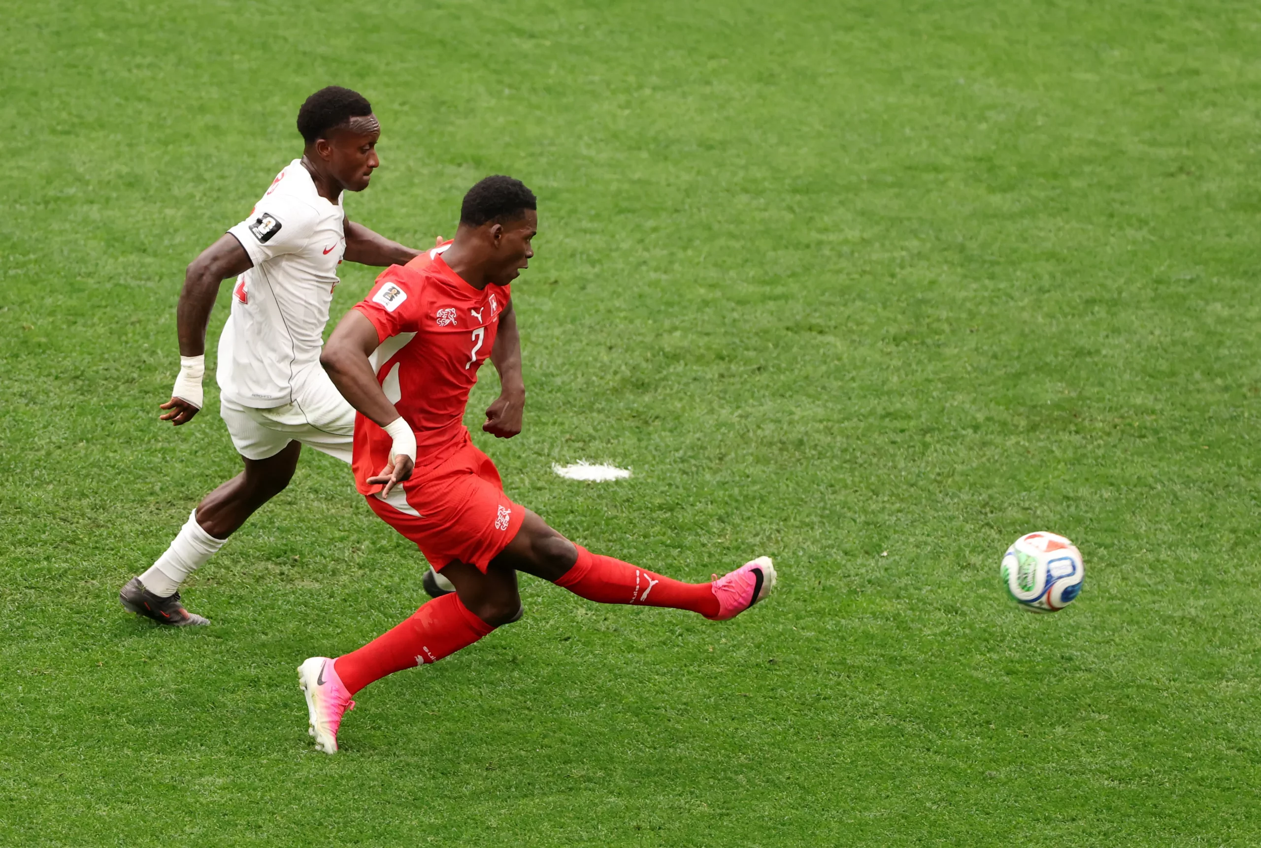 Embolo perde grande chance no primeiro tempo. Foto: Fran Santiago/Getty Images)