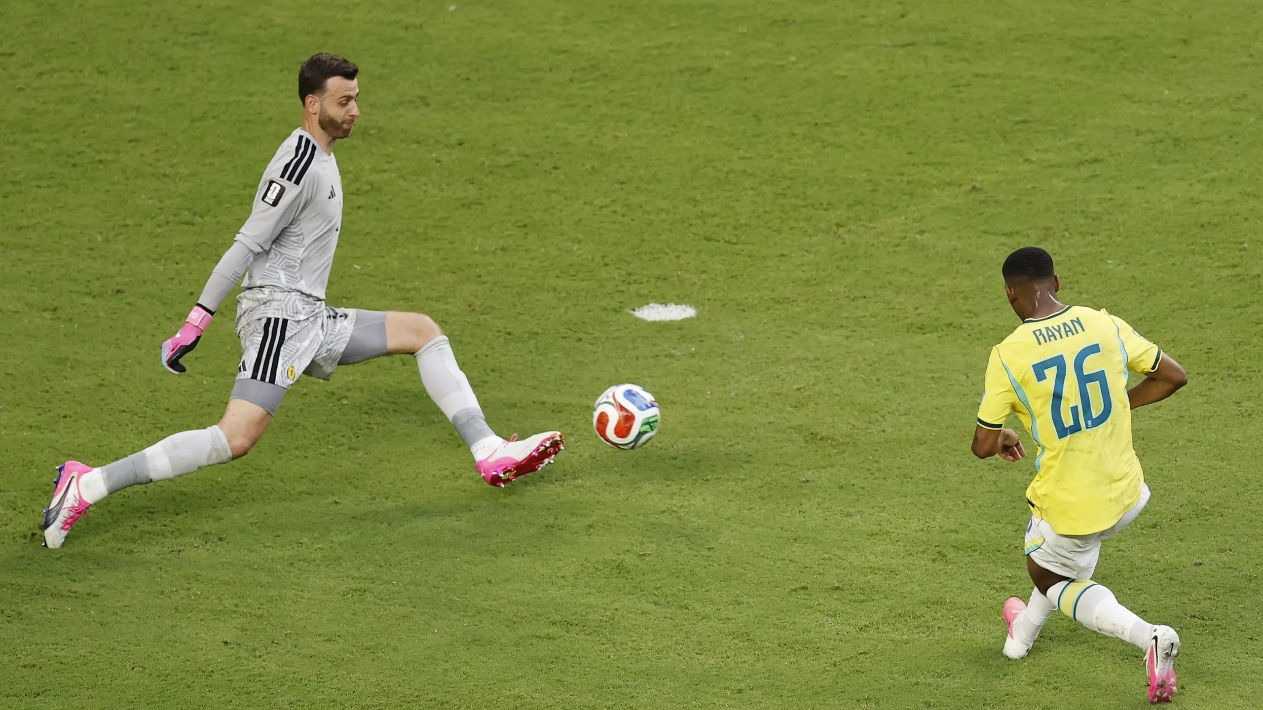 Rayan foi elogiado por Felipe Melo - (Photo by Michael Reaves/Getty Images).