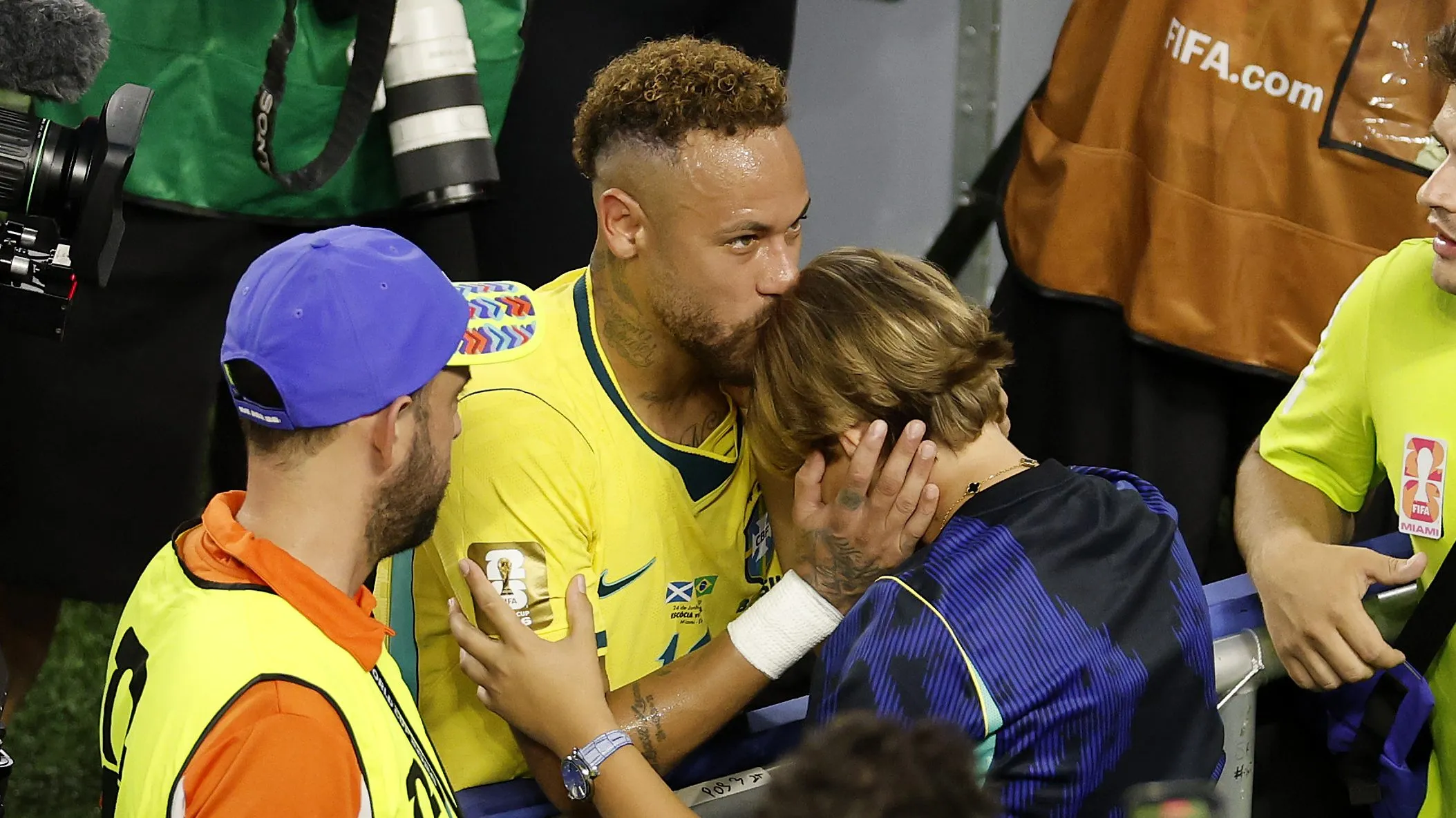 Neymar chamou seu filho à beira do campo - (Photo by Michael Reaves/Getty Images).