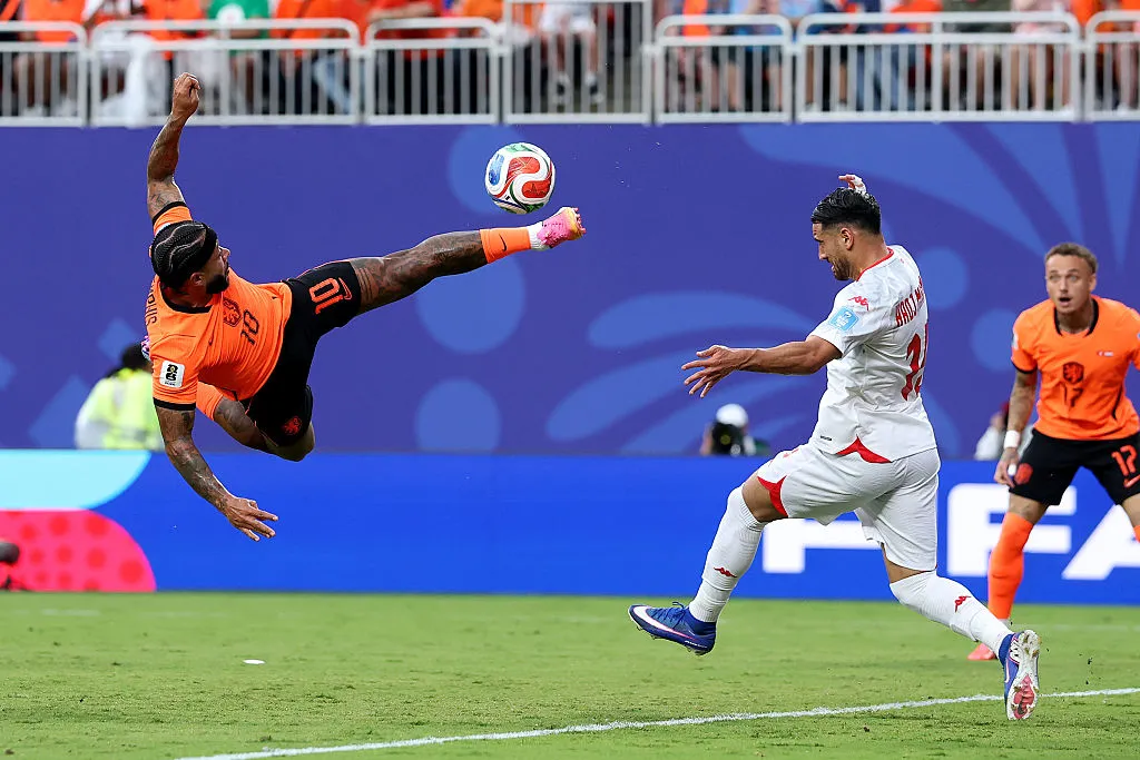 Memphis Depay atuando pela Holanda. (Photo by Michael Steele/Getty Images)