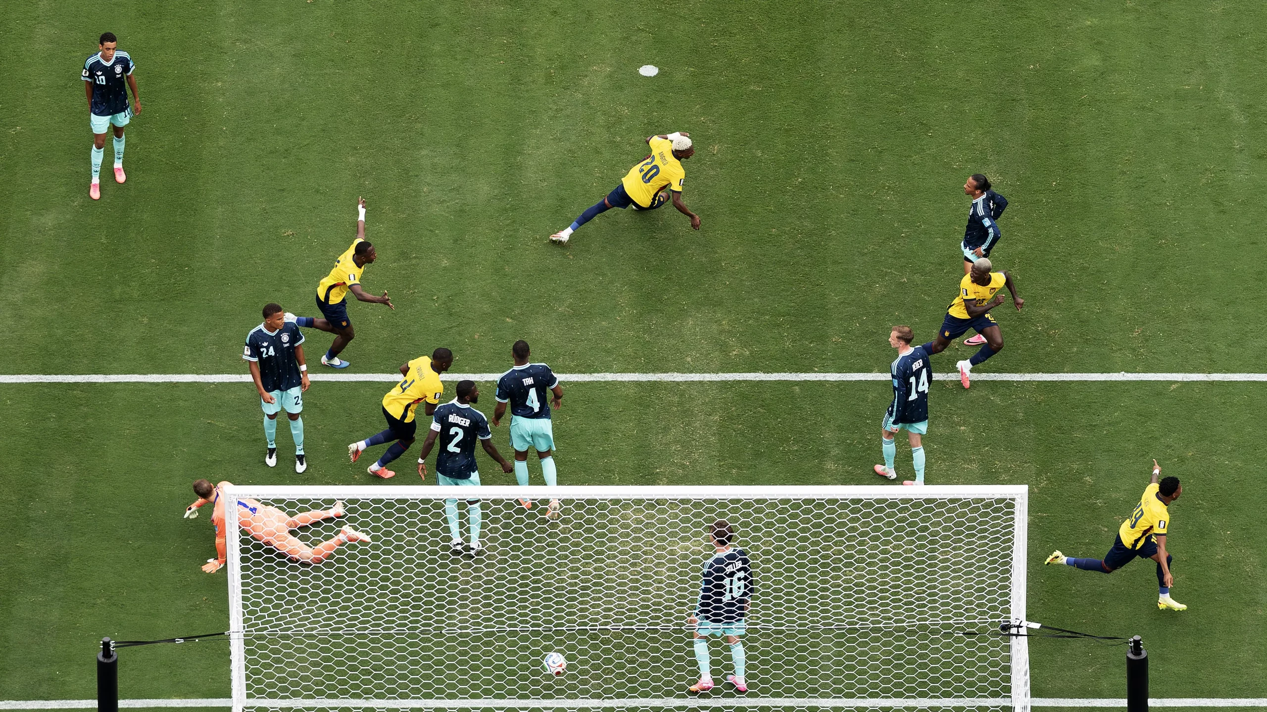 Equador marcou no fim e vence por 2 a 1 - (Photo by Al Bello/Getty Images).