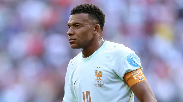 Mbappé em campo pela seleção da França. (Photo by Justin Setterfield/Getty Images)