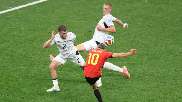 Bélgica vence a Nova Zelândia em jogo marcado por pênalti anulado pelo VAR. Foto: Fran Santiago/Getty Images