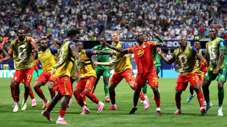 Jogadores da RD Congo comemorando contra o Uzbequistão