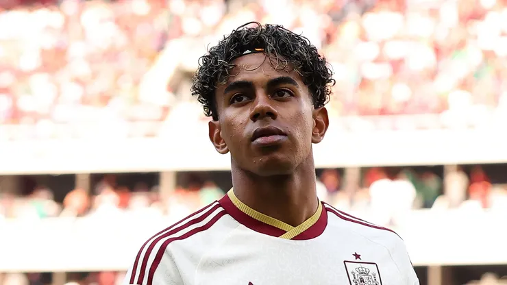 ZAPOPAN, MEXICO - JUNE 26: Lamine Yamal #19 of Spain looks on prior to the FIFA World Cup 2026 Group H match between Uruguay and Spain at Guadalajara Stadium on June 26, 2026 in Zapopan, Mexico. (Photo by Florencia Tan Jun/Getty Images)