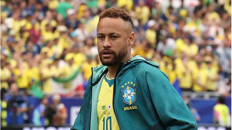 Neymar ficou no banco de reservas.