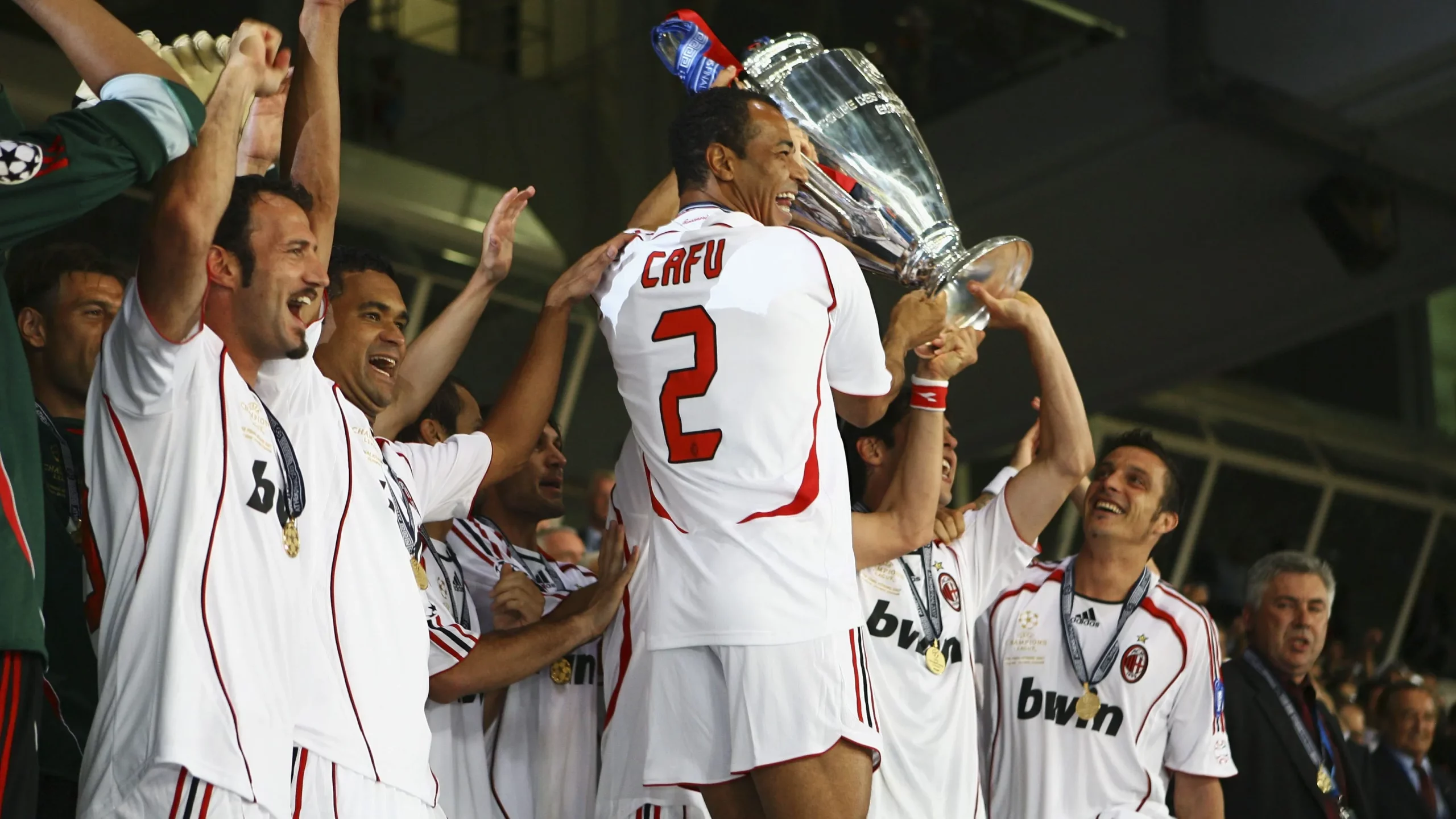 Cafú foi campeão pelo Milan com Ancelotti - (Photo by Shaun Botterill/Getty Images).
