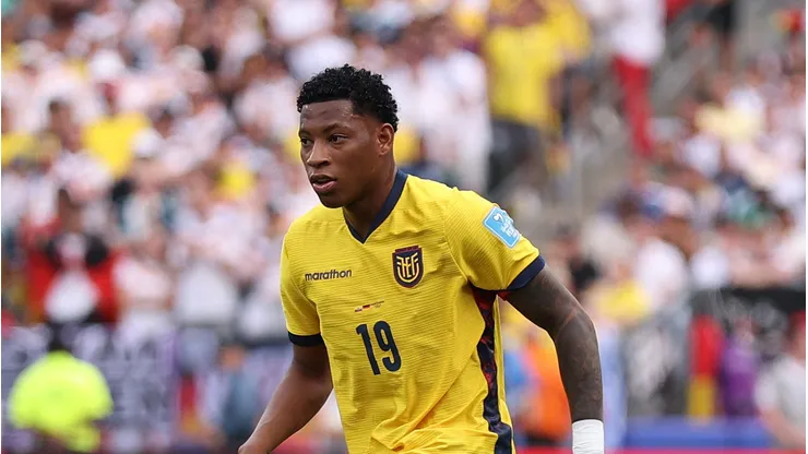 Gonzalo Plata jogador do Flamengo atuando na seleção do Equador