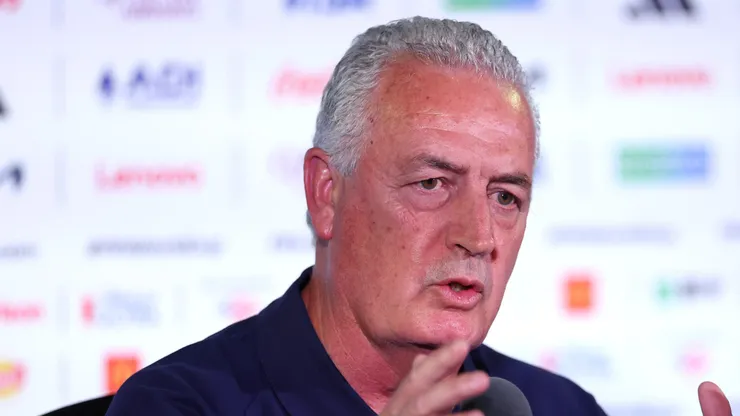 Alfaro durante coletiva de imprensa no Paraguai.