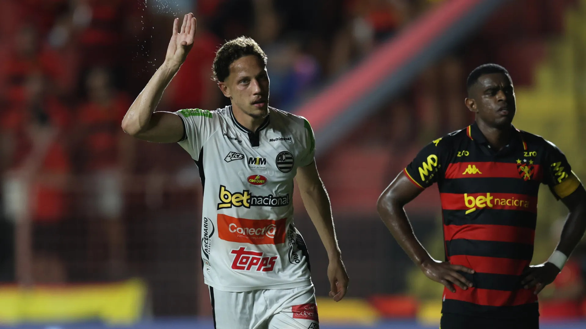Ian Luccas vive bom momento na Série B – Foto: Marlon Costa/AGIF