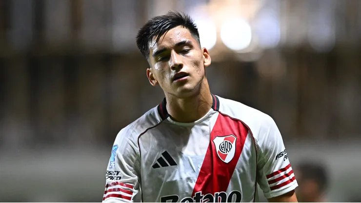 Ian Subiabre em ação com a camisa do River.