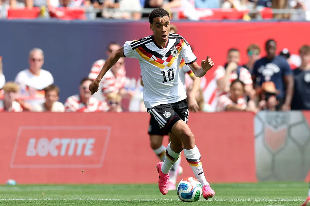 Jamal Musiala vem se destacando na seleção alemã. Foto: Alexander Hassenstein/Getty Images