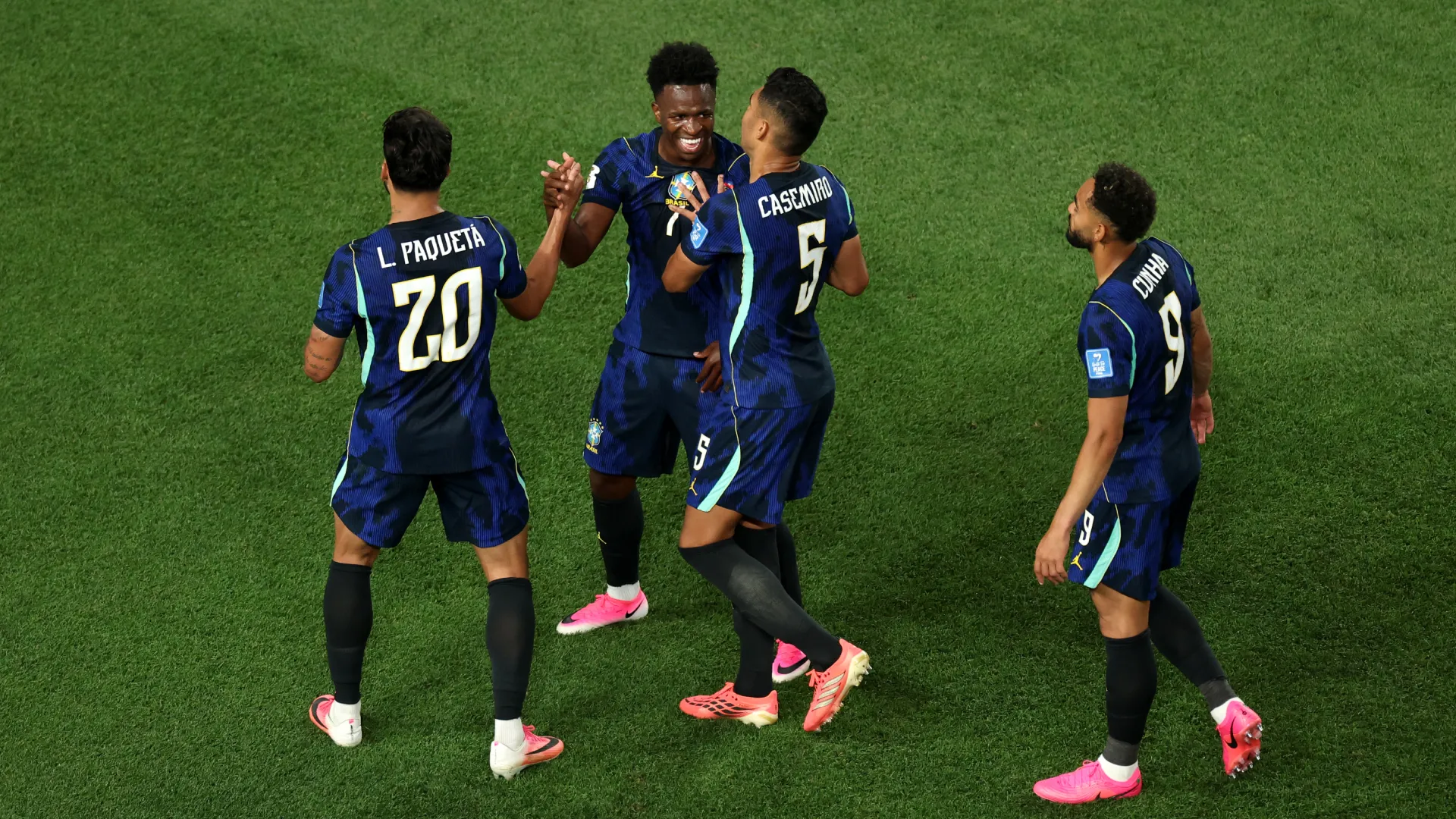 Jogadores do Brasil comemorando na Copa do Mundo – Foto: Kevin C. Cox/Getty Images