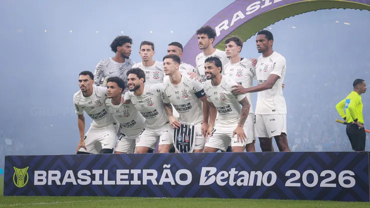 Jogadores do Corinthians posam para foto antes na partida contra Grêmio. Foto: Maxi Franzoi/AGIF