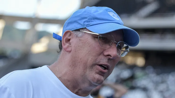 John Textor CEO do Botafogo durante aquecimento antes da partida contra o Chapecoense no estadio Engenhao pelo campeonato Copa Do Brasil 2026.