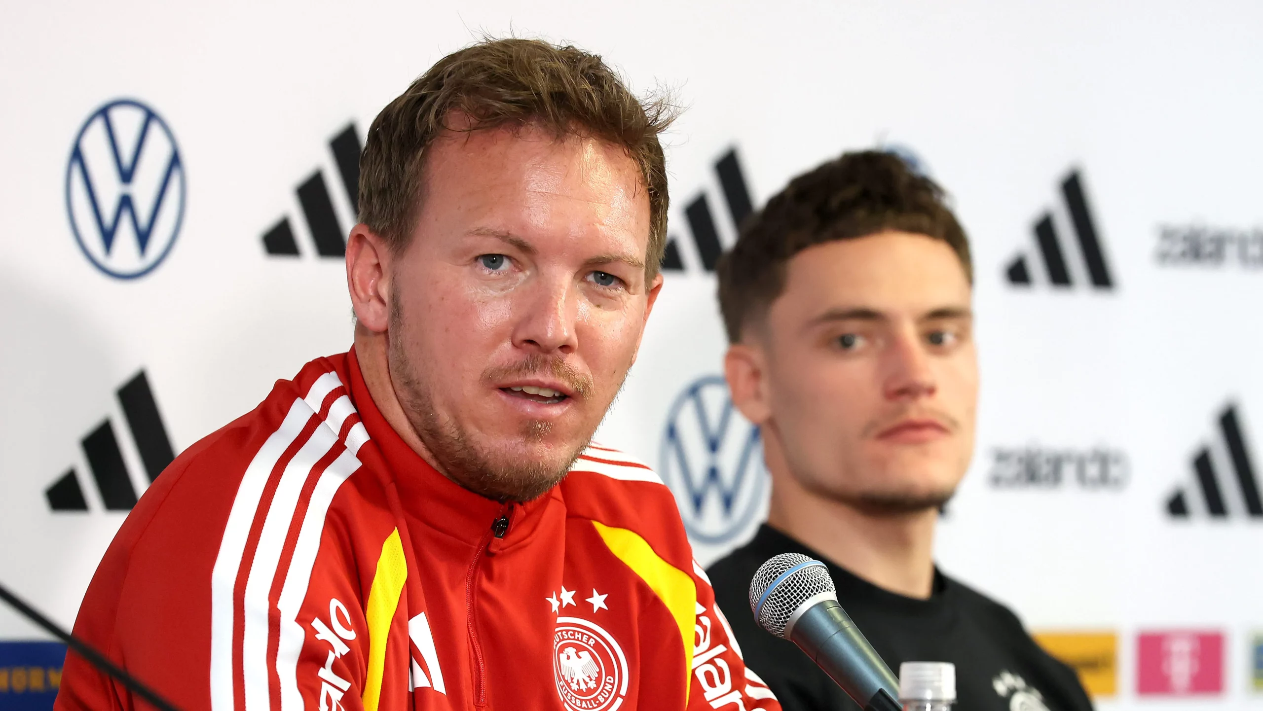 Foto: Alexander Hassenstein/Getty Images – Julian Nagelsmann, técnico da Alemanha, durante coletiva de imprensa.