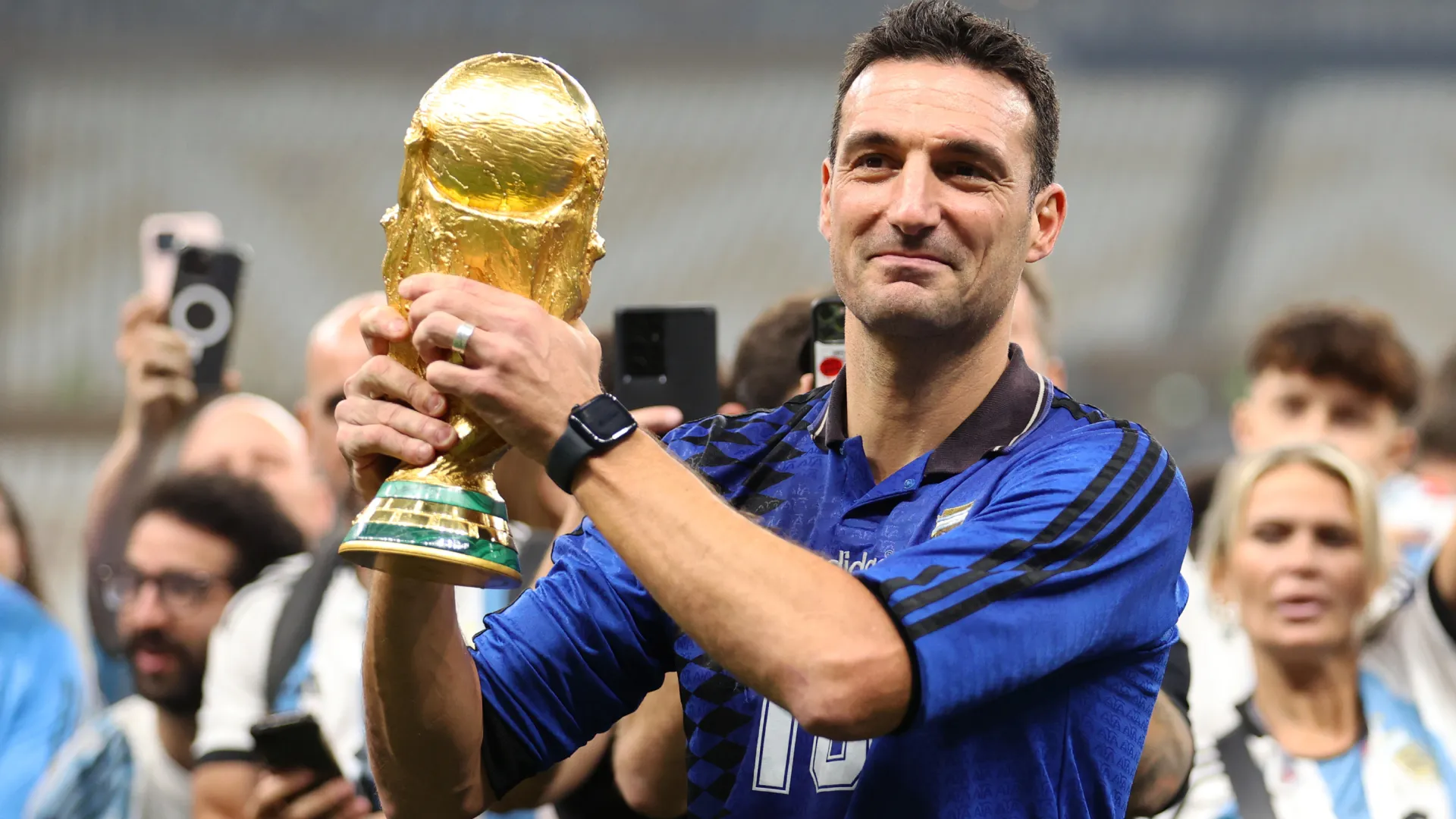 Lionel Scaloni venceu a Copa de 2022 com a Seleção Argentina – Foto: Julian Finney/Getty Images
