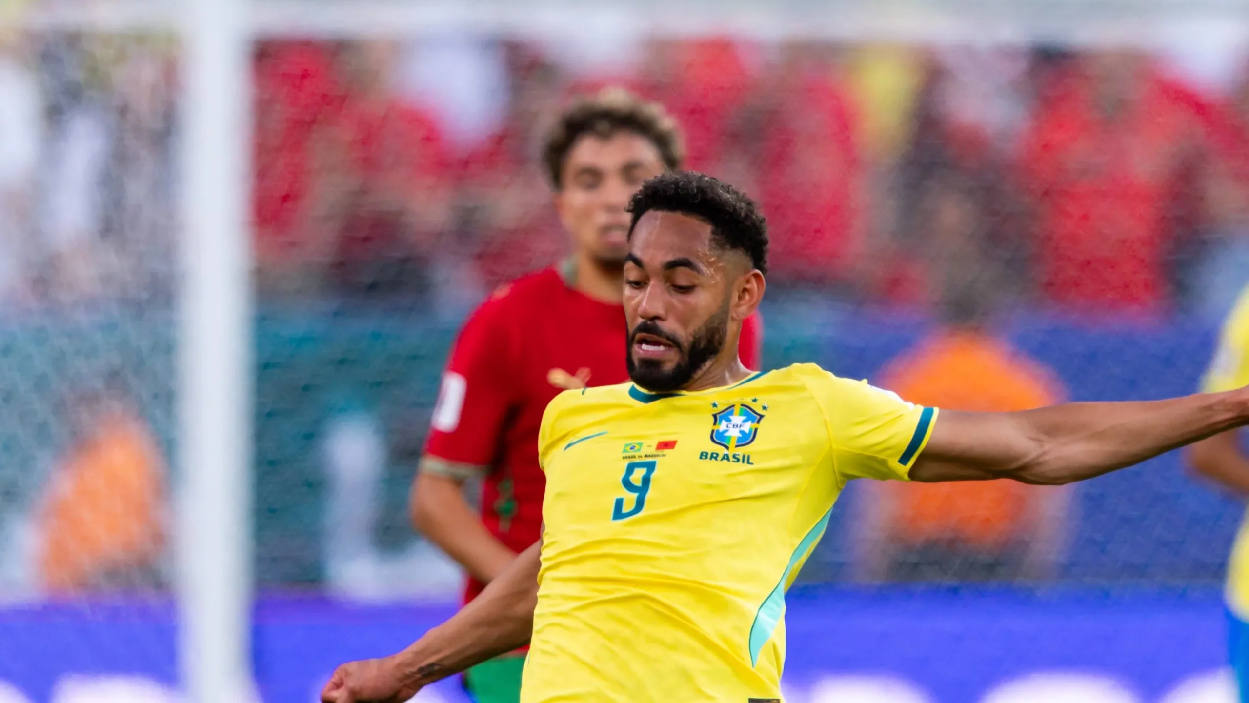 Foto: Rodolfo Buhrer/AGIF – Matheus Cunha em ação durante jogo contra Marrocos.