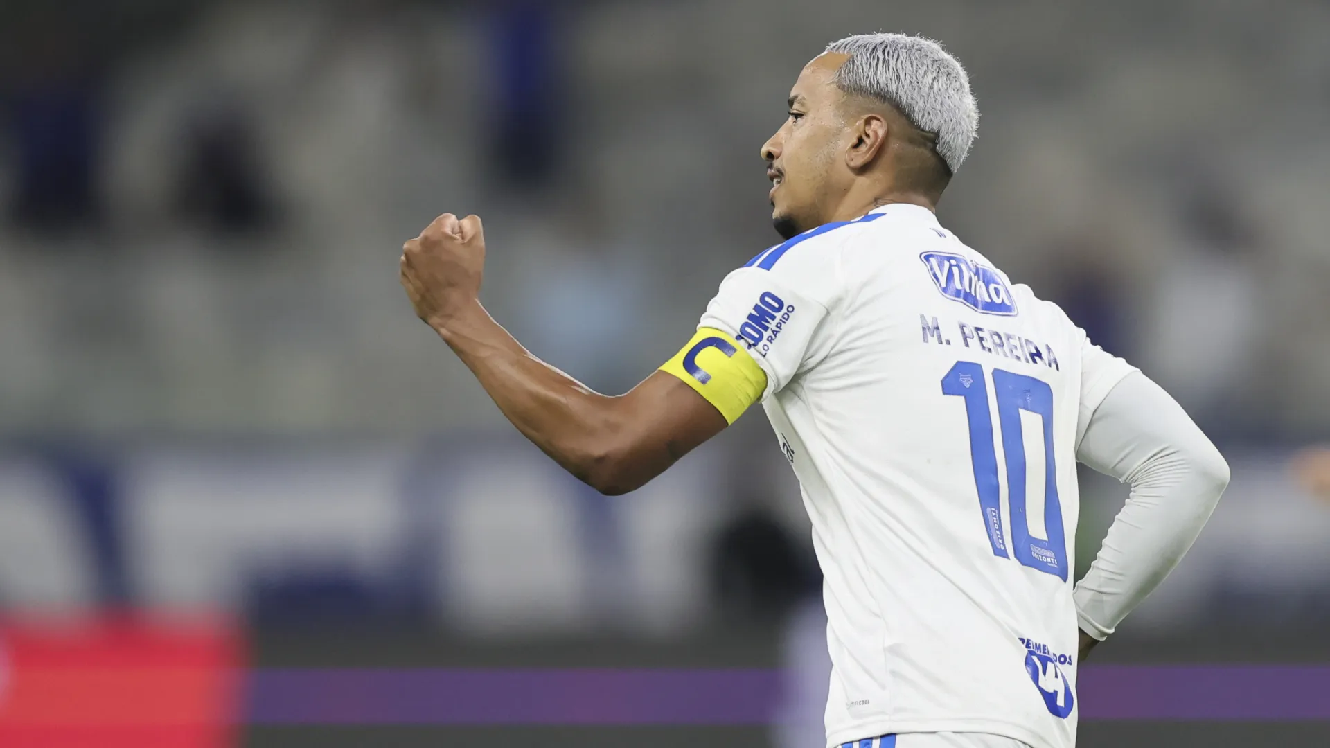 Matheus Pereira comemorando no Mineirão – Foto: Gilson Lobo/AGIF