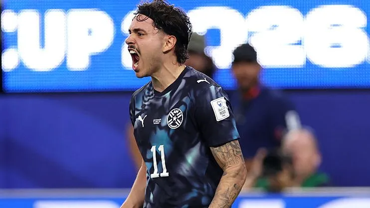 Maurício celebra seu gol pelo Paraguai, no duelo contra os Estados Unidos (Photo by Richard Heathcote/Getty Images)