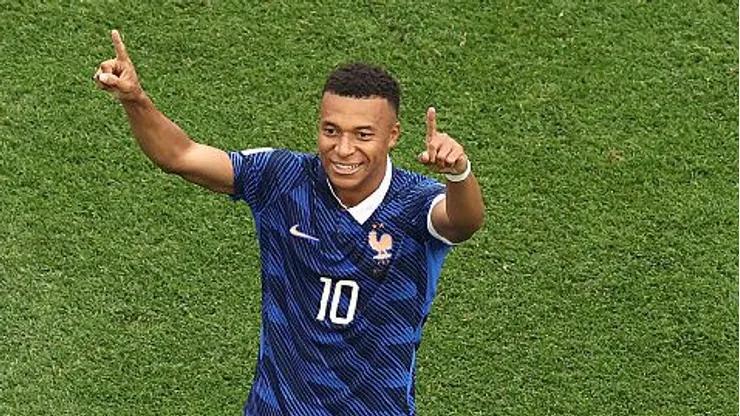 Mbappé comemora gol em França x Iraque pela Copa do Mundo. (Photo by Darrian Traynor/Getty Images)