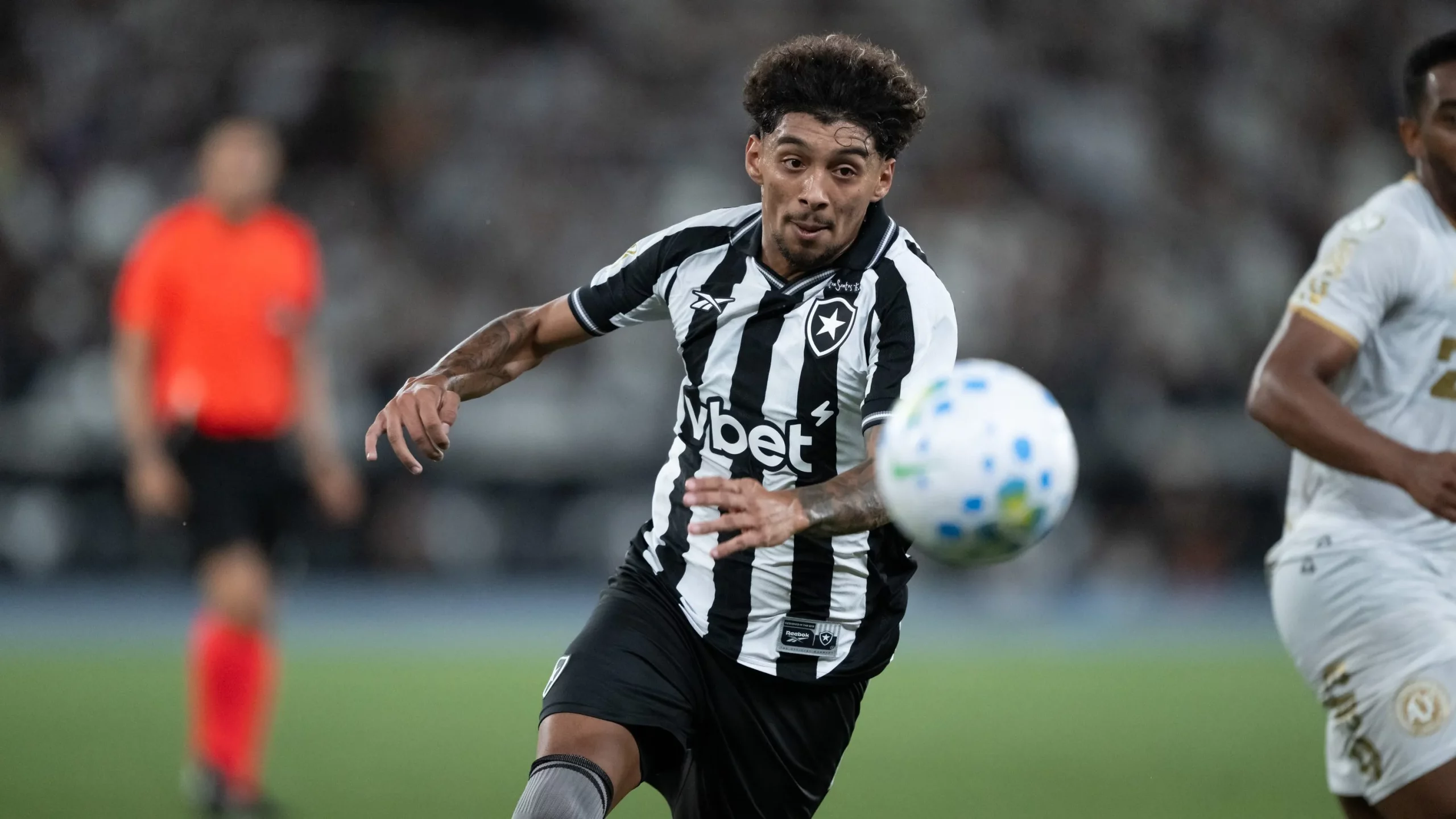 Medina jogador do Botafogo durante partida contra o Chapecoense no estadio Engenhao pelo campeonato Copa Do Brasil 2026. Foto: Jorge Rodrigues/AGIF