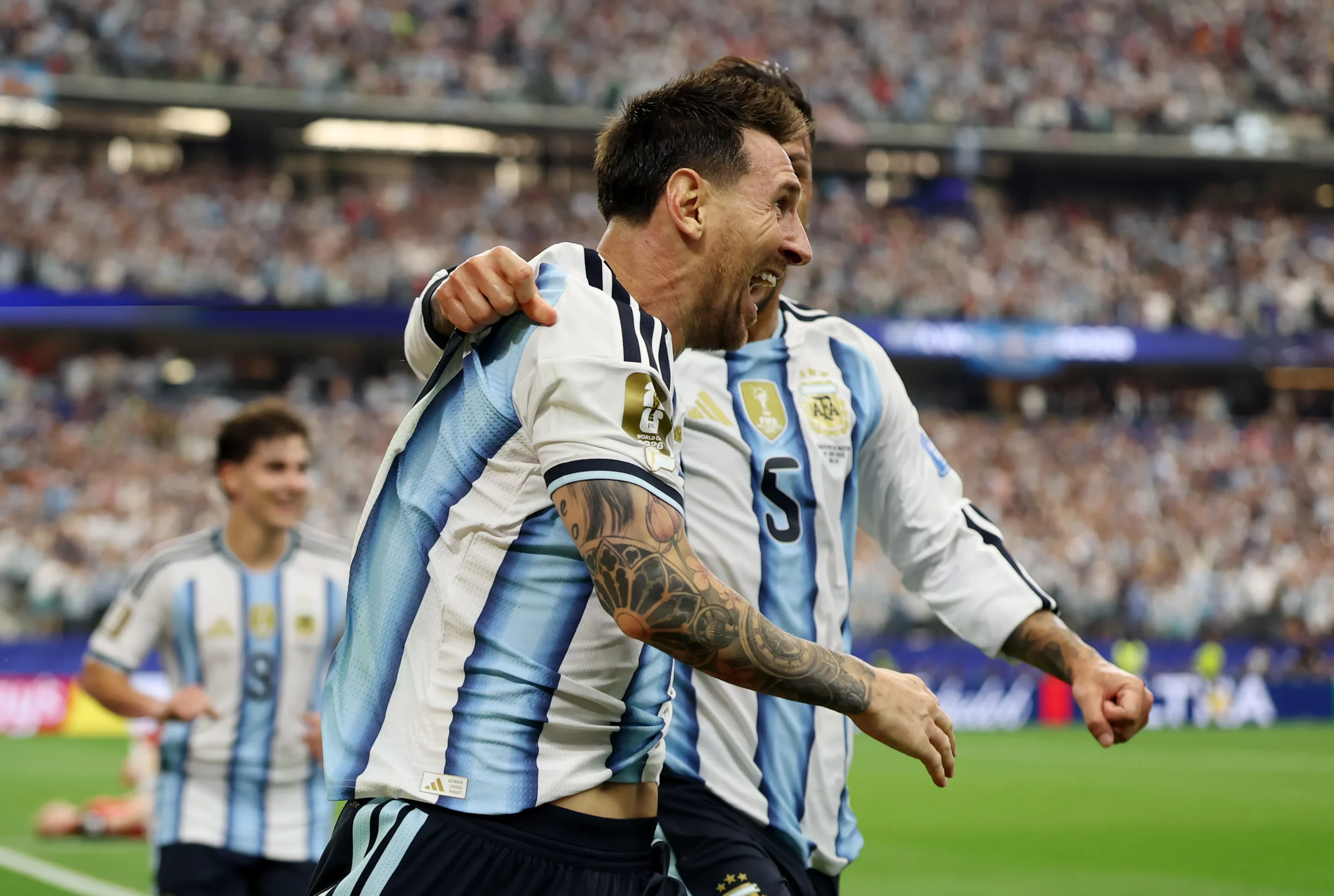 Messi comemora o 2° gol na partida. Photo by Francois Nel/Getty Images