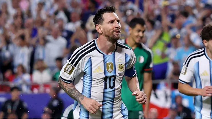 Messi comemora seu gol durante Argentina x Argélia. (Photo by Michael Steele/Getty Images)