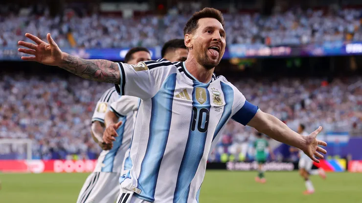 Messi comemora seu gol em Argentina x Argélia. (Photo by Charlotte Wilson/Getty Images)