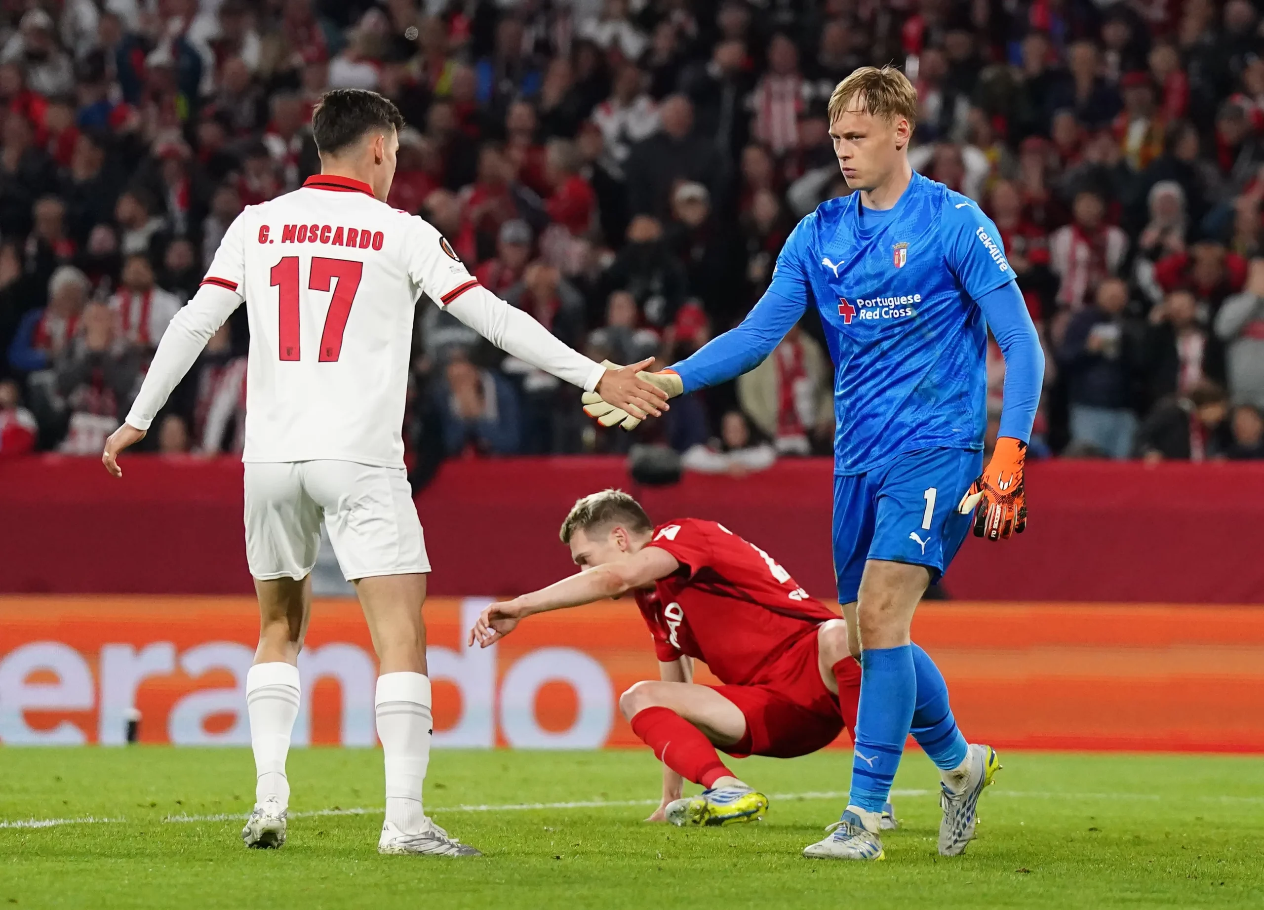Foto: Daniela Porcelli/Getty Images – Moscardo, camisa 17, em jogo do Braga pela Europa League.
