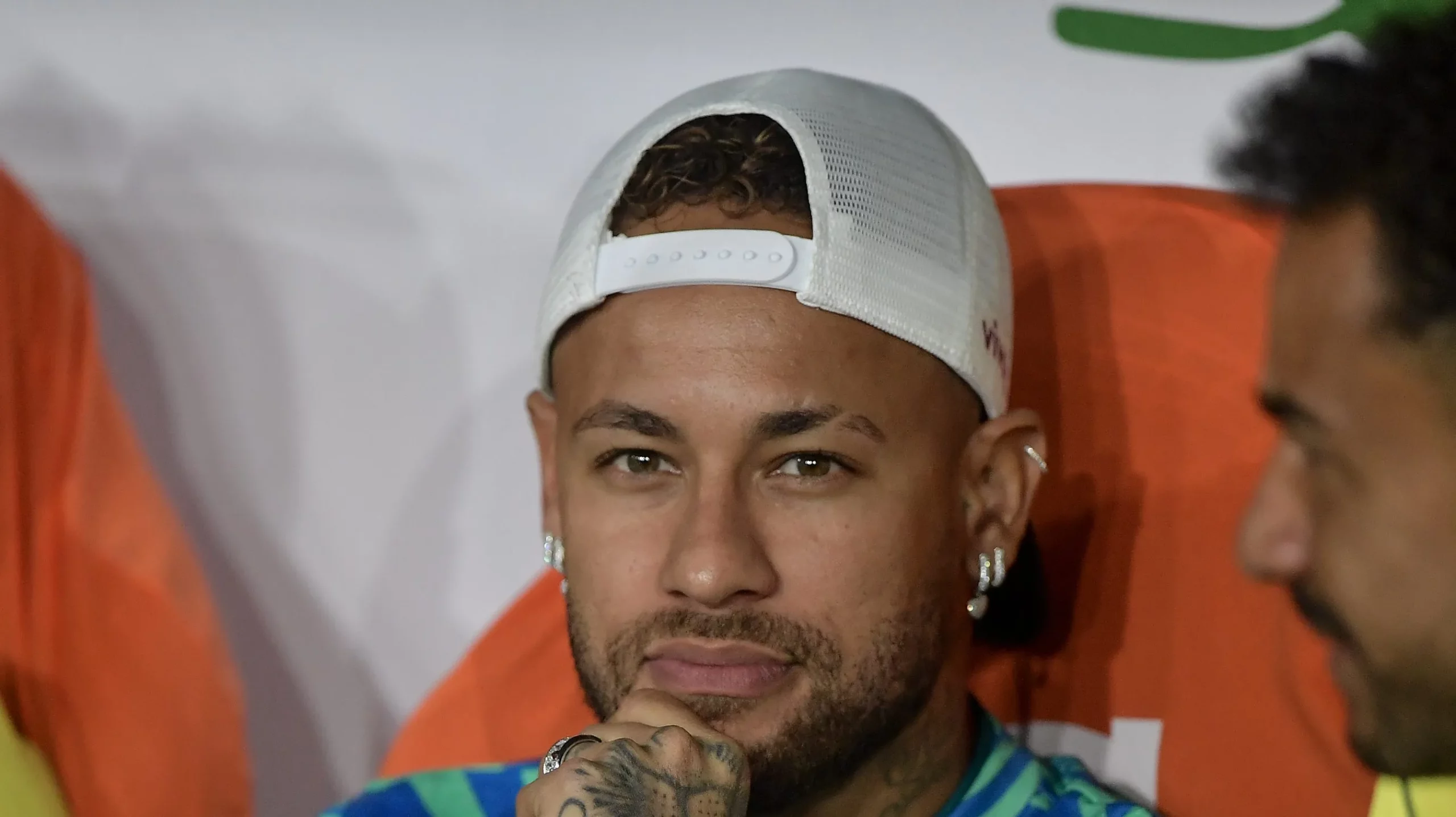 Foto: Thiago Ribeiro/AGIF – Neymar assistiu a vitória da Seleção contra o Panamá no banco de reservas.