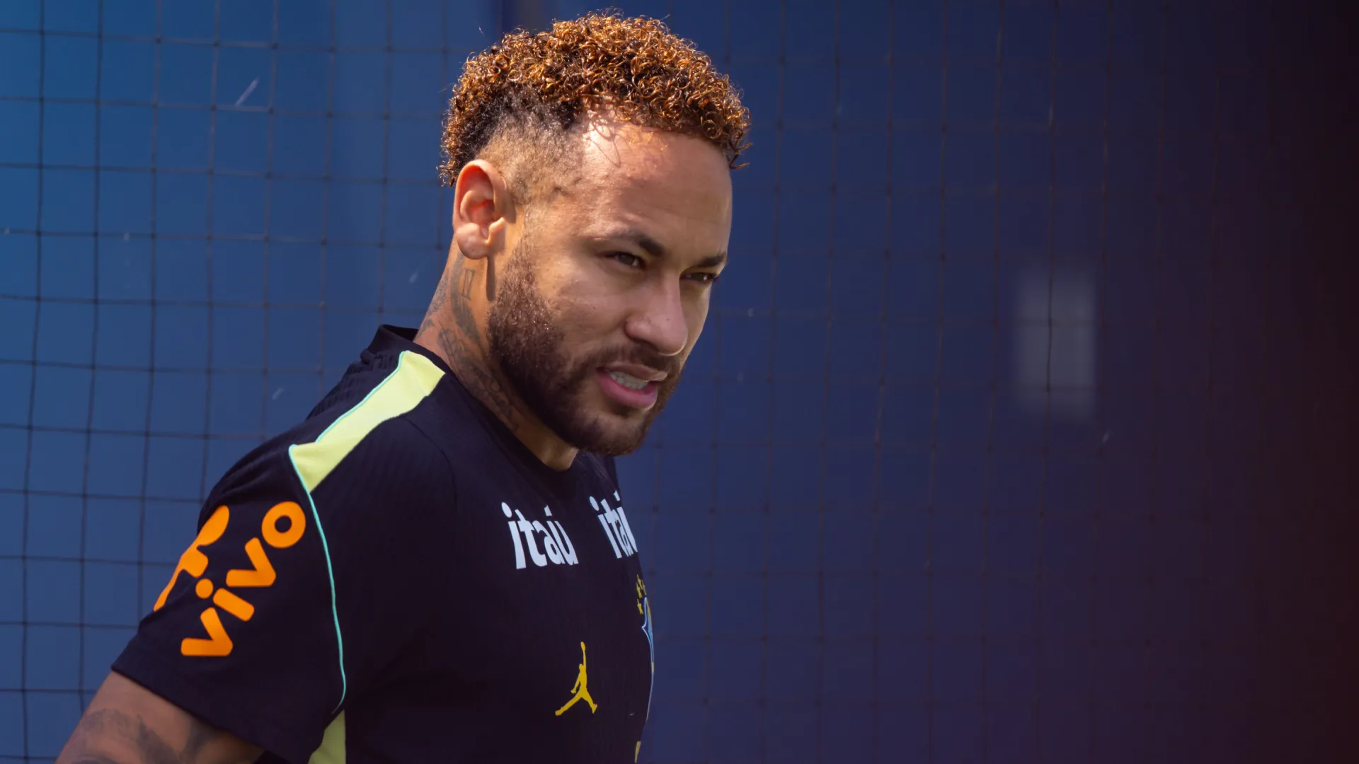 Neymar durante atividade da Seleção Brasileira – Foto: Rodolfo Buhrer/AGIF