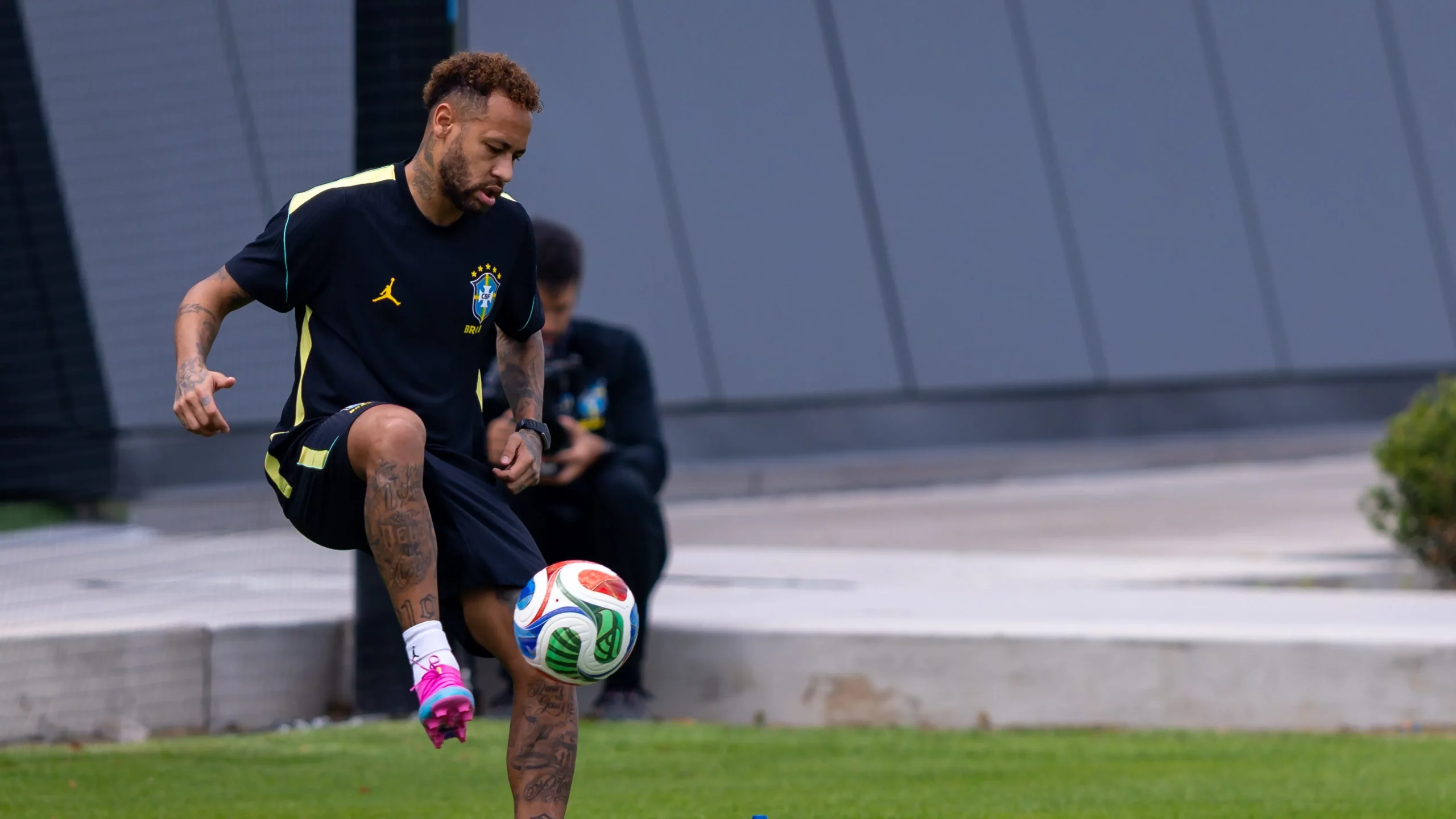 Neymar em treino pela Seleção. Foto: Rodolfo Buhrer/AGIF