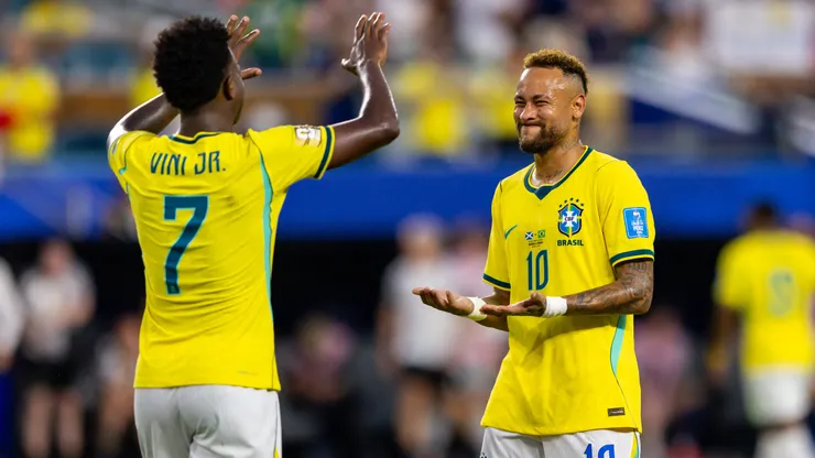 Vinicius Junior e Neymar Jr comemoram a vitória contra a Escócia pela Copa Do Mundo 2026. Rodolfo Buhrer/AGIF