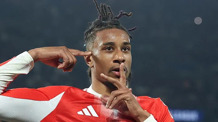 Olise pelo Bayern de Munique. Foto: Alexander Hassenstein/Getty Images