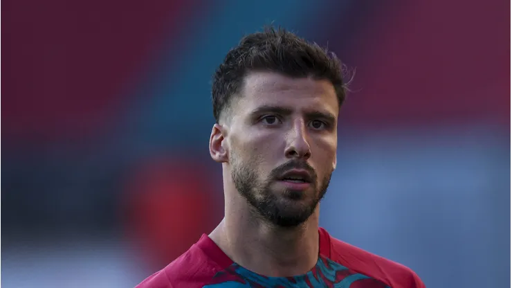 Rúben Dias durante aquecimento antes de amistoso.