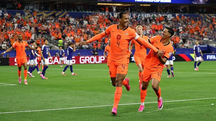 Virgil van Dijk, #4 dos Países Baixos, celebra gol contra o Japão no primeiro jogo da Copa do Mundo 2026. Michael Steele/Getty Images